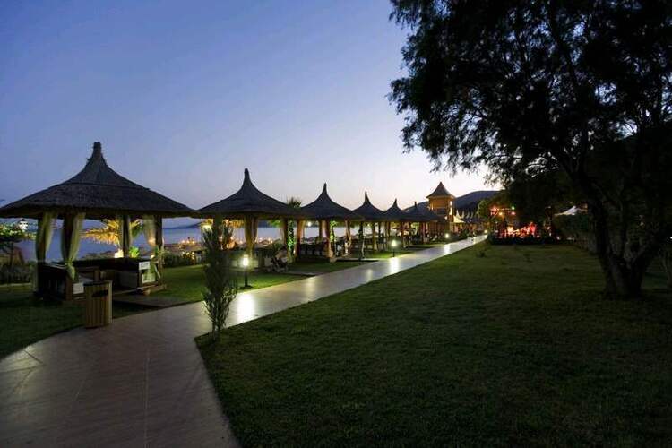 Latanya Park Resort (Ex.Latanya Beach Resort)