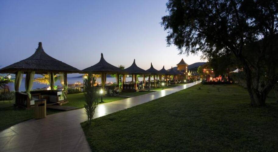 Latanya Park Resort (Ex.Latanya Beach Resort)