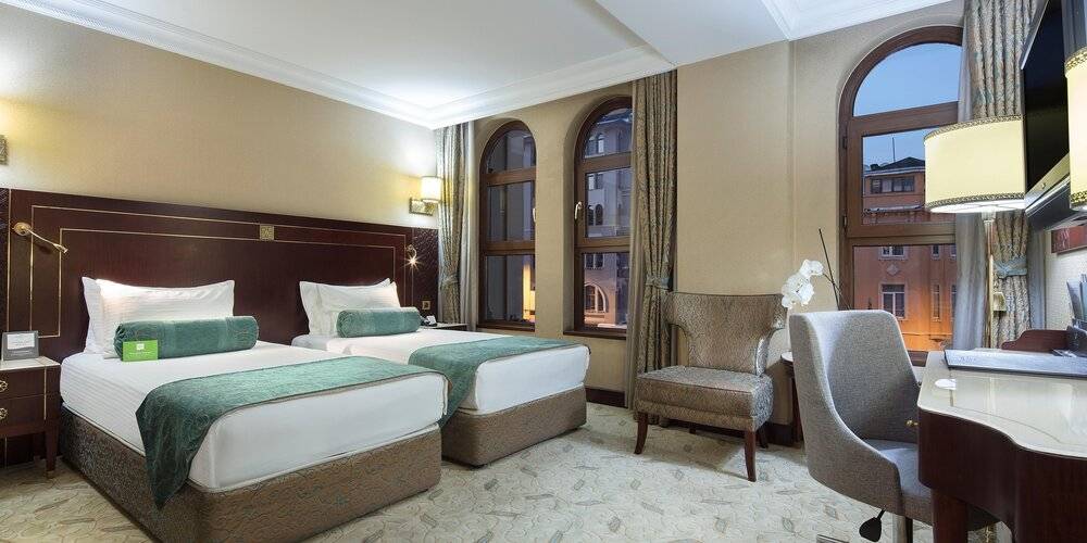 Crowne Plaza Old City