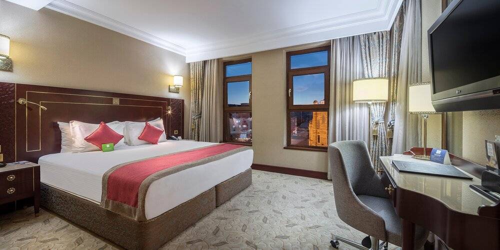 Crowne Plaza Old City