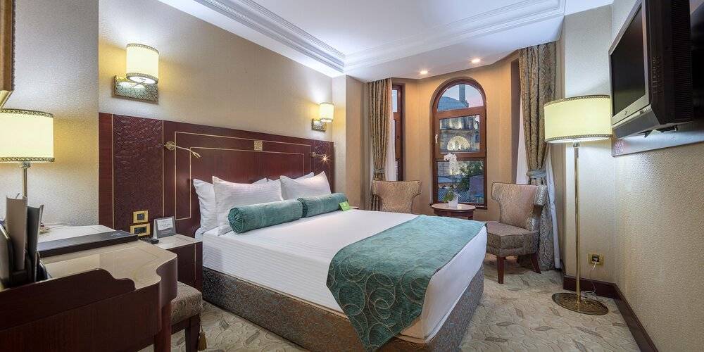Crowne Plaza Old City