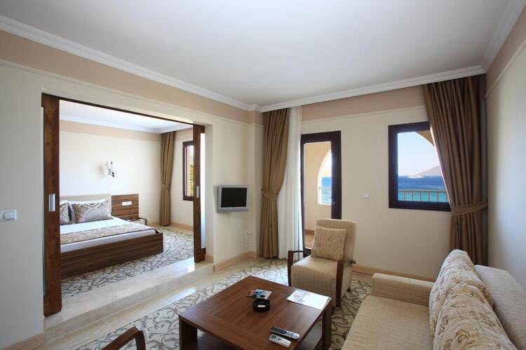 Azka Hotel