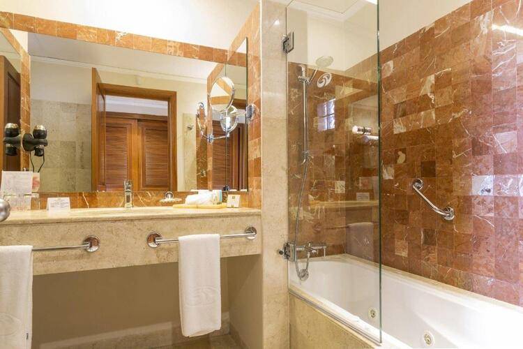 Grand Palladium Colonial