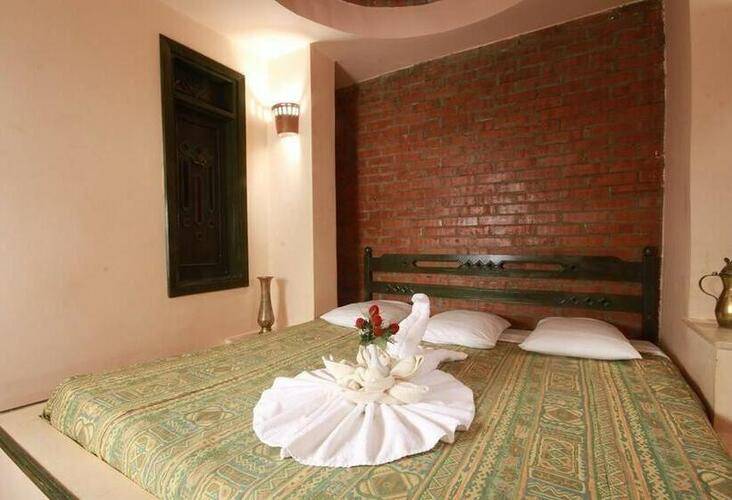 Amar Sina Hotel