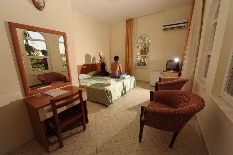 Club Serena Beach Hotel