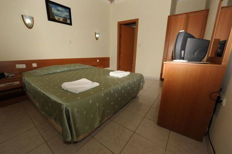 Club Serena Beach Hotel