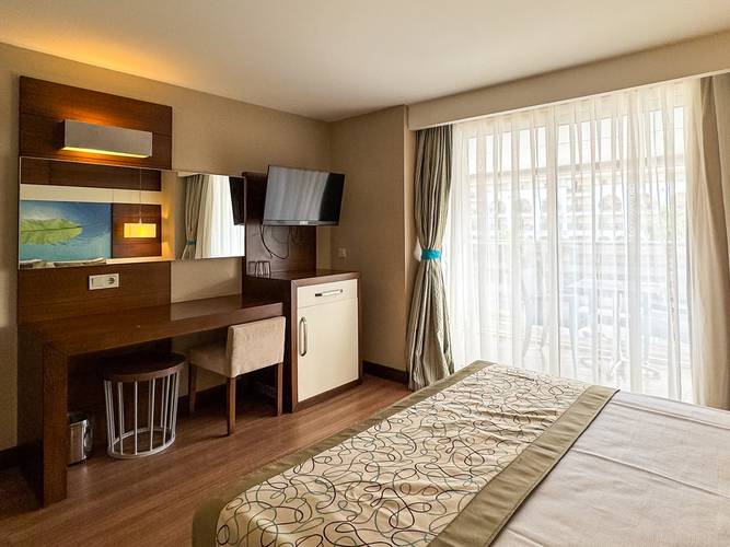 Adella Side Hotel (Ex. Holiday City Hotel)