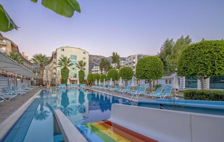 Armas Beach Hotel
