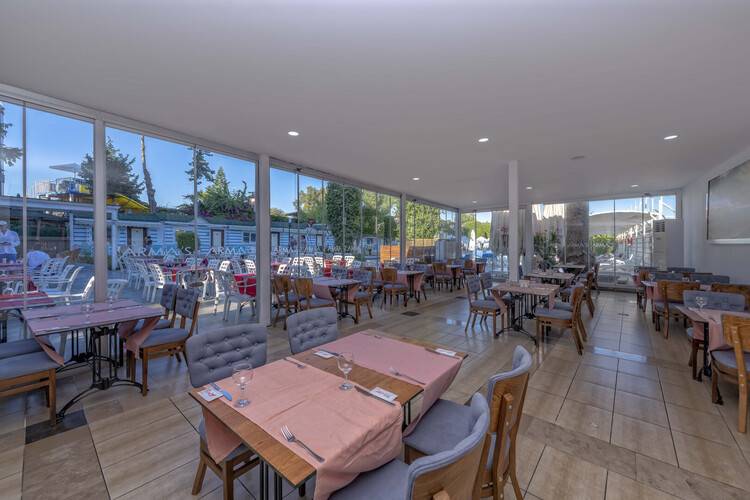 Armas Beach Hotel