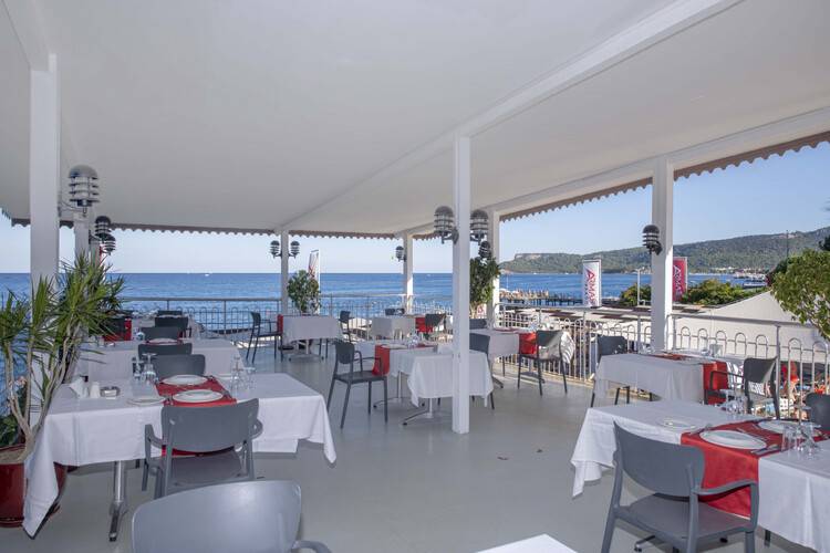 Armas Beach Hotel