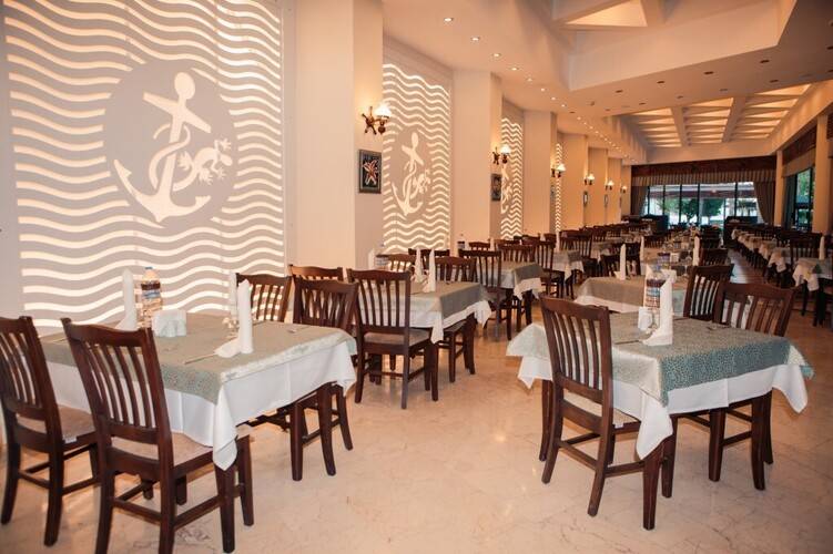 L'Ancora Beach Hotel