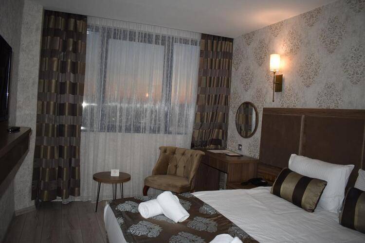 Euro Plaza Hotel