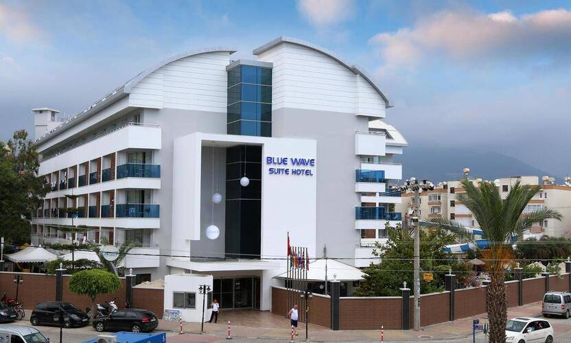 Blue Wave Suite Hotel