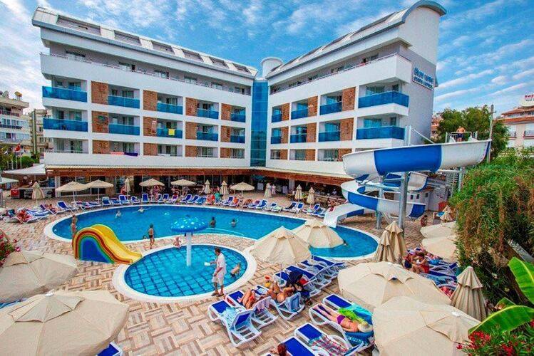 Blue Wave Suite Hotel