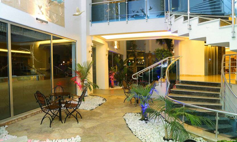 Blue Wave Suite Hotel