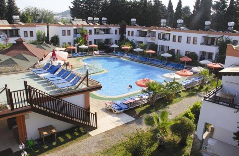 Club Cherry Hotel & Family Suites