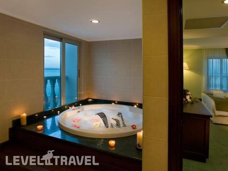 Фотография Crowne Plaza Antalya Hotel