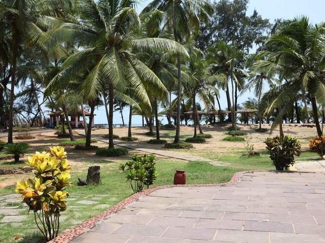 Varca Le Palms Beach Resort