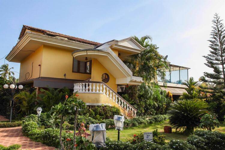 Coconut Grove Hotel