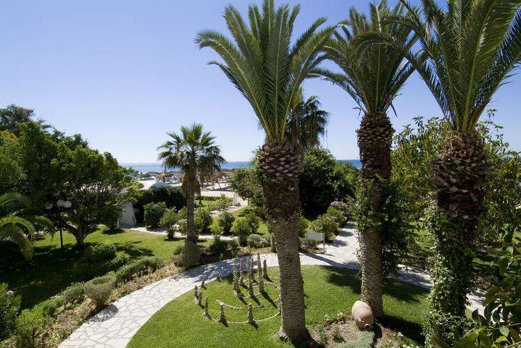Les Orangers Beach Resort & Bungalows