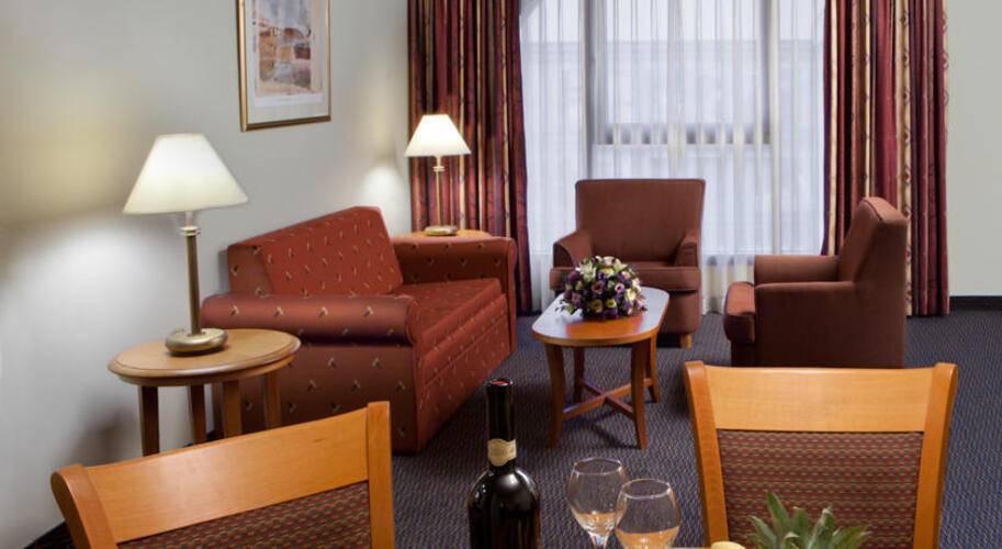 Grand Court Hotel