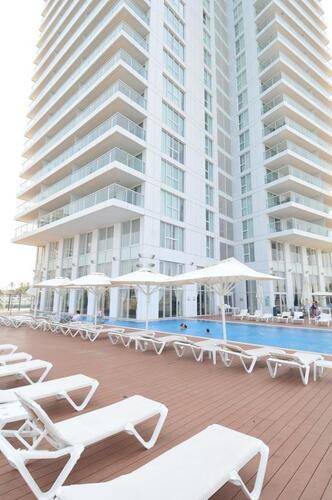 Island Luxurious Suites Hotel