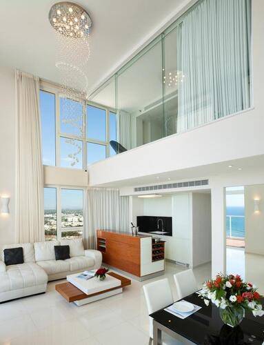 Island Luxurious Suites Hotel