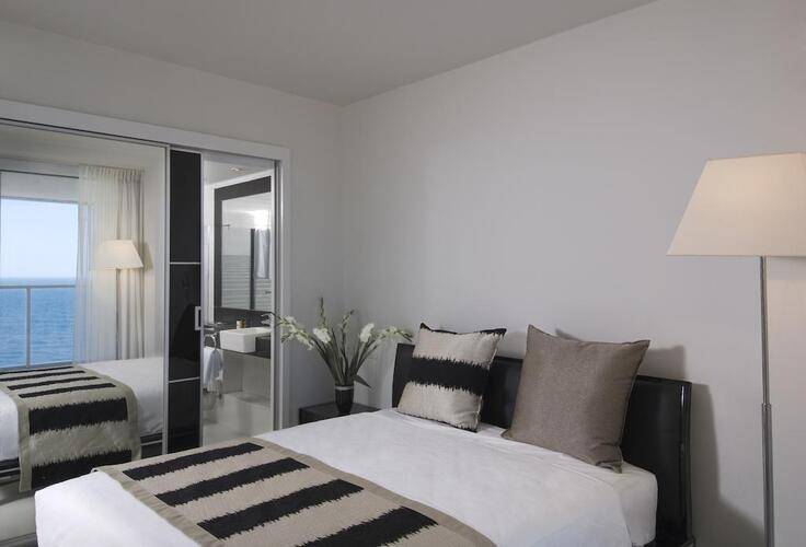 Island Luxurious Suites Hotel