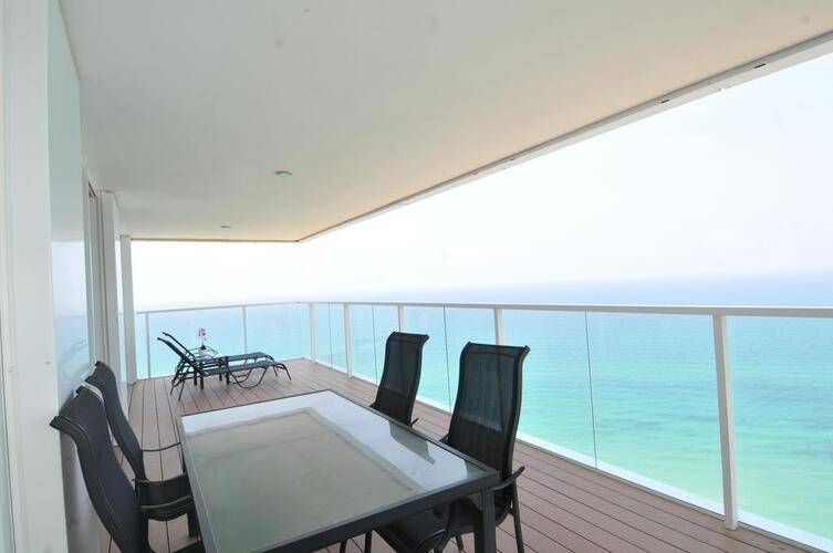 Island Luxurious Suites Hotel