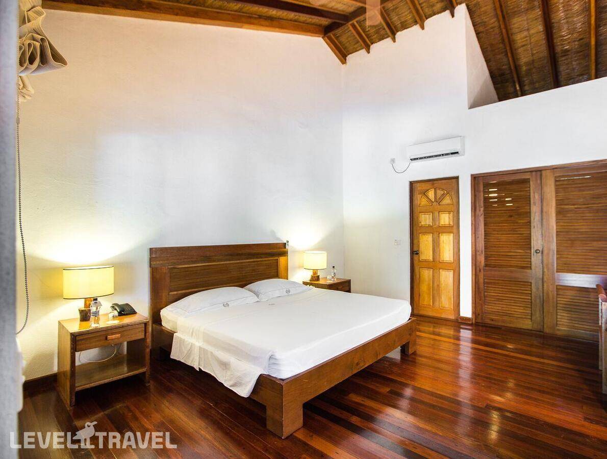 фотографии отеля Palm Beach Resort & Spa Maldives в Мальдивы(Лавиани Атолл) - фото №8