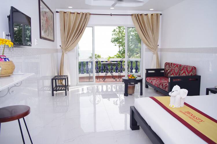 Dynasty Resort