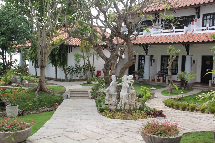 Dynasty Resort