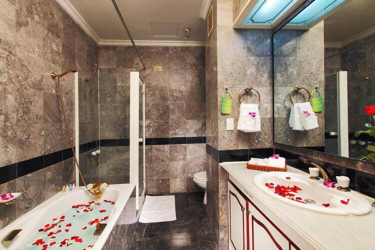 Grand Hotel Saigon