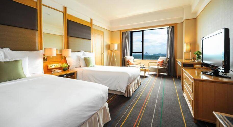 Renaissance Riverside Hotel