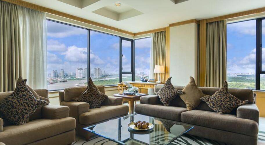 Renaissance Riverside Hotel