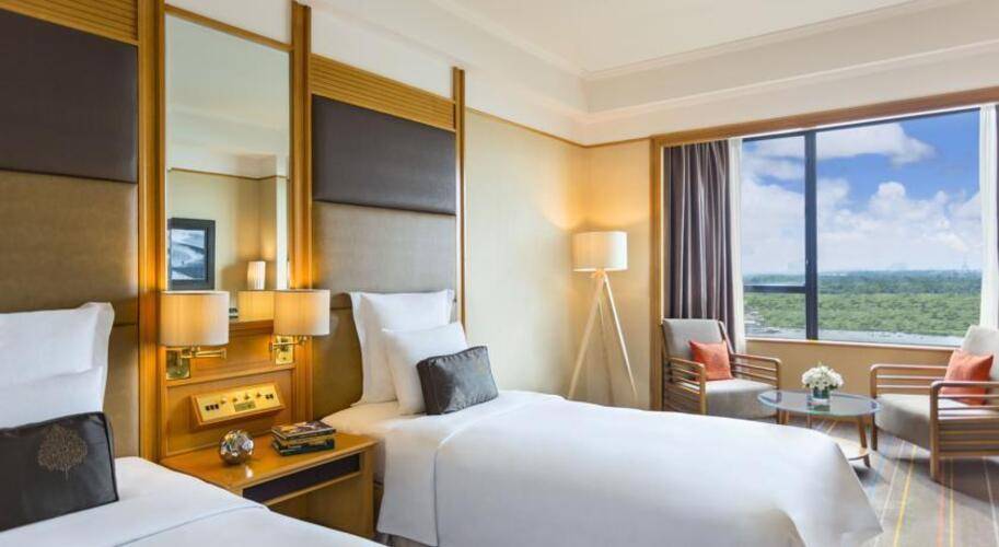 Renaissance Riverside Hotel