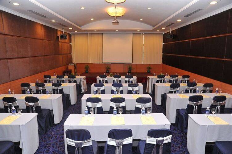 Windsor Plaza Hotel