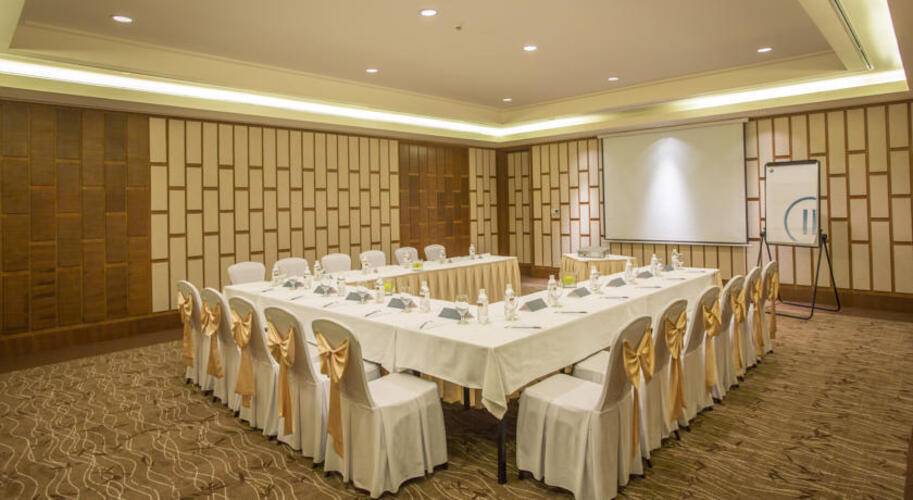 Pullman Danang Beach Resort (Ex. Lifestyle Resort)