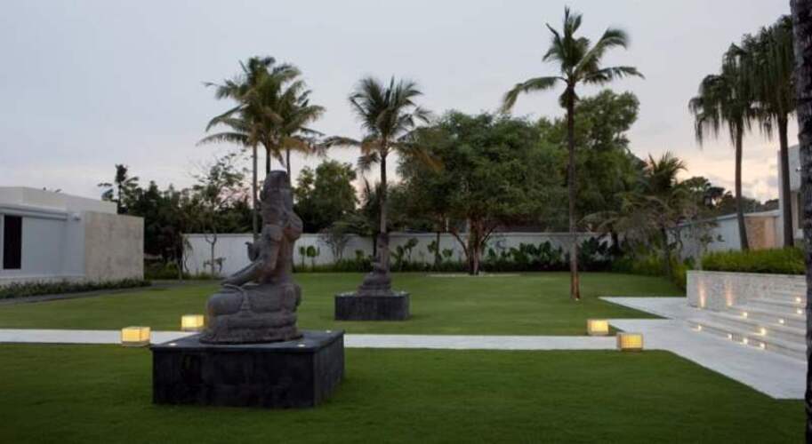The Royal Santrian Villas