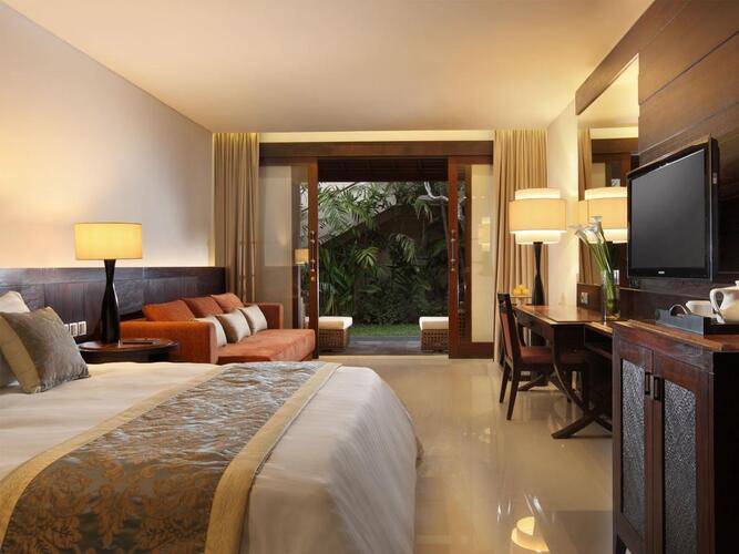 Puri Santrian Hotel