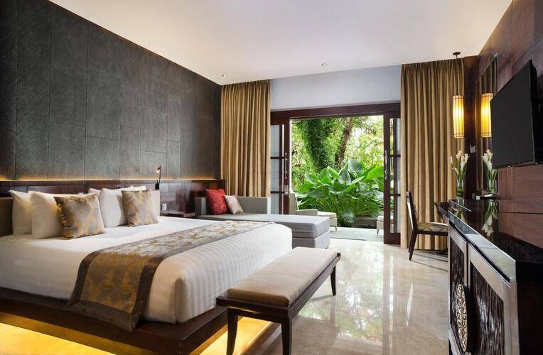 Puri Santrian Hotel