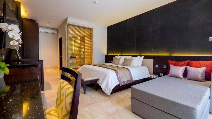 Puri Santrian Hotel