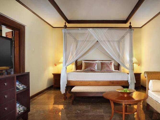 Puri Santrian Hotel
