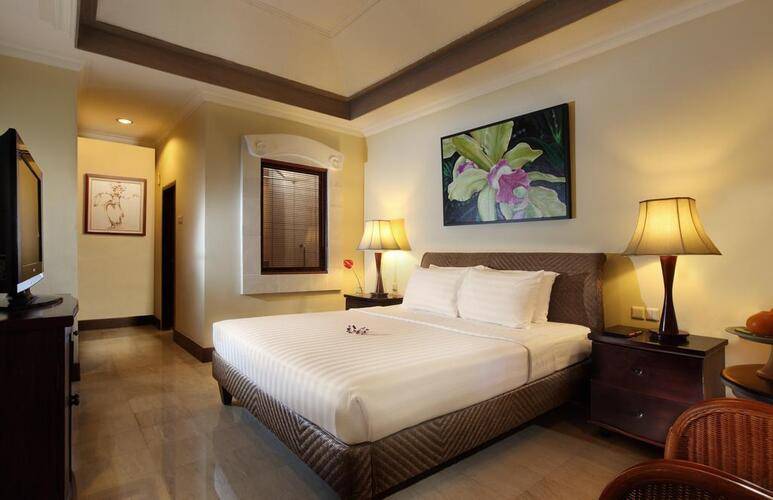 Puri Santrian Hotel