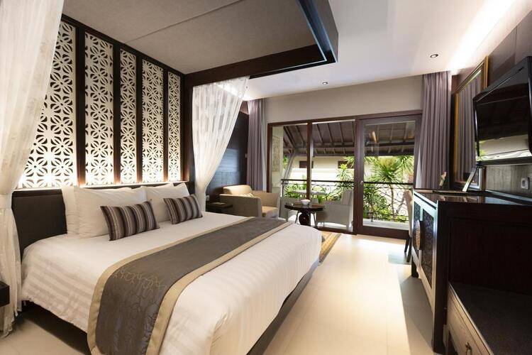 Puri Santrian Hotel