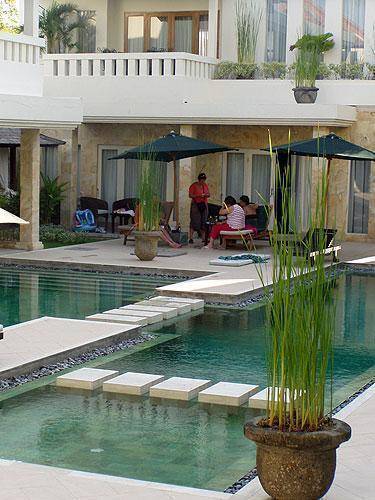 Courtyard Hotel & Apartments