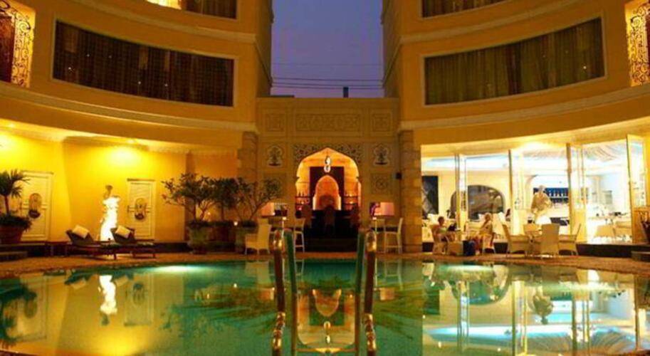 Four Seasons Place Hotel