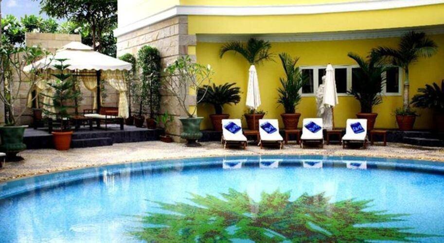 Four Seasons Place Hotel