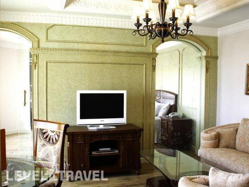 Фотография Four Seasons Place Hotel