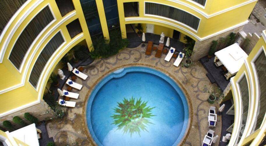 Four Seasons Place Hotel